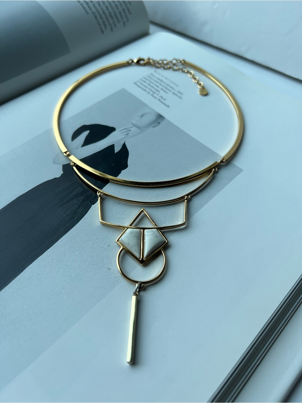 Stella & Dot Gold Geometric Pendant Choker Necklace